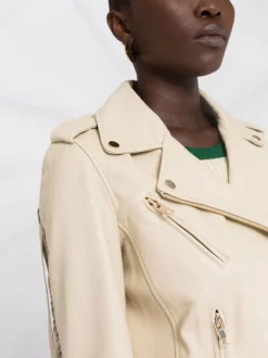 ( Neue Saison ) Maje Ecru Bikerjacke Mit Fransen Damen -Outlet MAJE Store 17559298 fdea6297 ed7c 45c4 80de f8755ec83f72 600