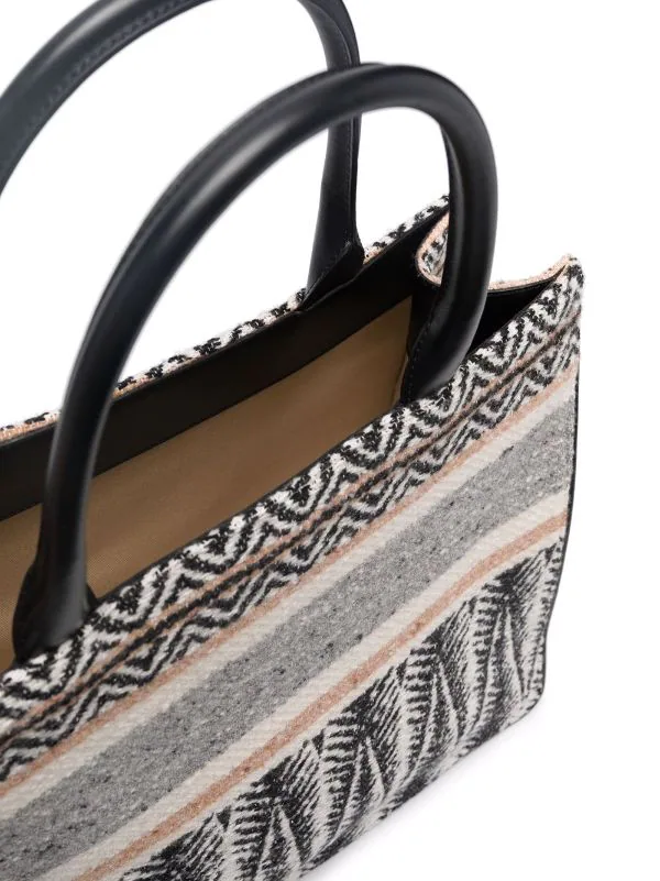 ( Neue Saison ) Maje 2517 BLACK Shopper Mit Logo-Patches Damen 6 ( Neue Saison ) Maje 2517 BLACK Shopper Mit Logo-Patches Damen – Bild 4